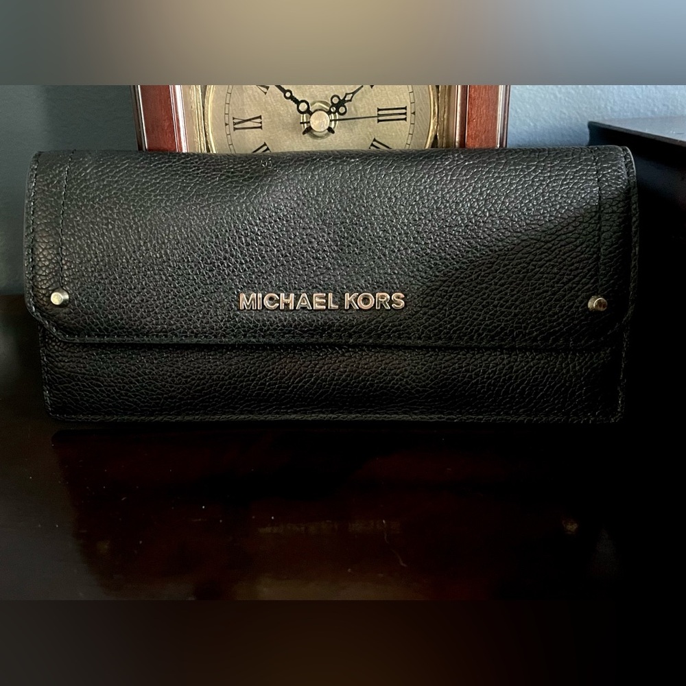 Michael Kors Black with rose gold hardware, leather wallet - never used